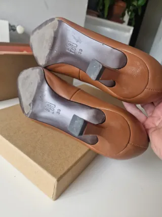 Zapato salón tacón medio marrón