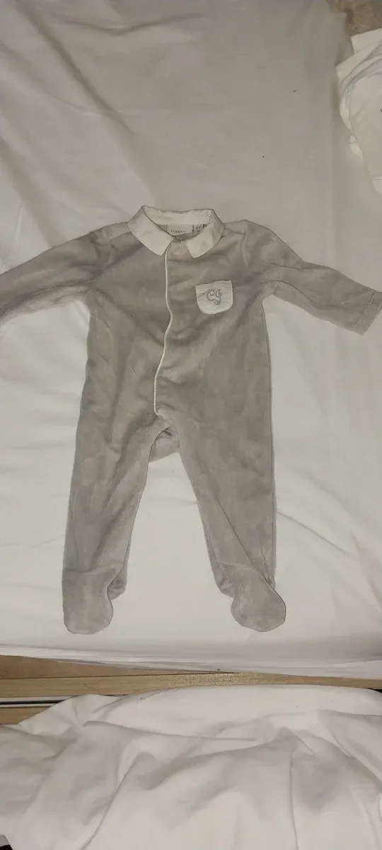 Lote de ropa de bebe 0-3 meses  15 piezas