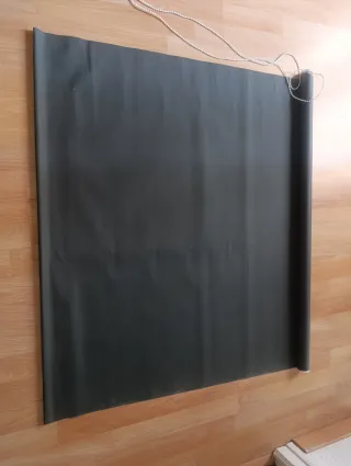 Estor enrollable opaco gris con adaptador