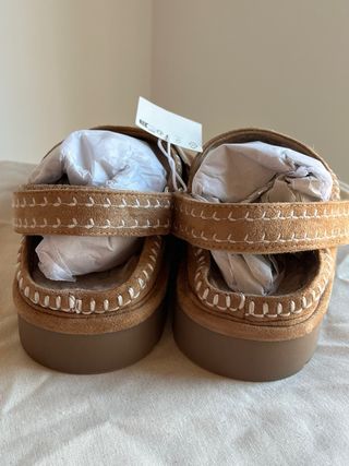 Zuecos Zara bordados marrón