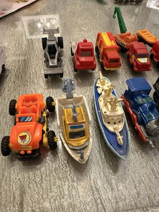 Lote 25 vehículos Kinder Sorpresa