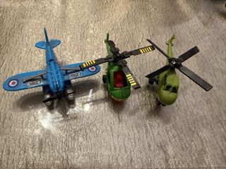 Lote 25 vehículos Kinder Sorpresa