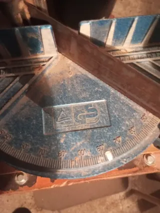 Sierra de inglete manual