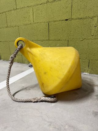 Boya amarilla para embarcación