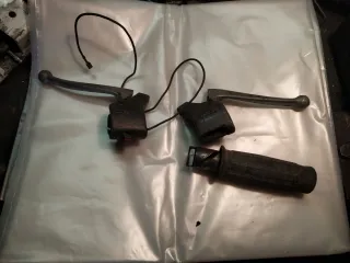 Coppia blocchetti Peugeot 103 104 con leve