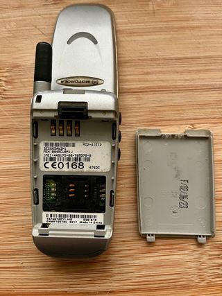 Motorola V51 Cellulare a Conchiglia Argento