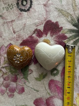 Coppia cuori fermacarte decorati in pietra