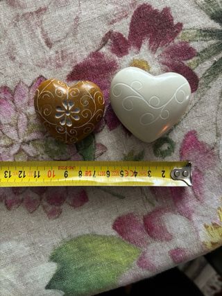 Coppia cuori fermacarte decorati in pietra