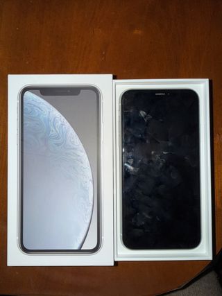 iPhone XR 64 GB bianco 75% batteria