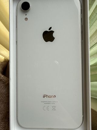 iPhone XR 64 GB bianco 75% batteria