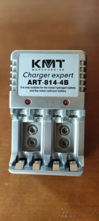Cargador KMT ART-814-4B Pilas AA/AAA