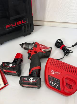 Taladro Milwaukee M12 Fuel + 2 Baterías