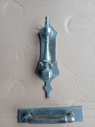 2 llamadores antiguos y 2 agarradores