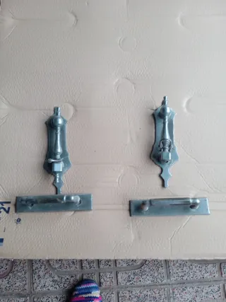 2 llamadores antiguos y 2 agarradores