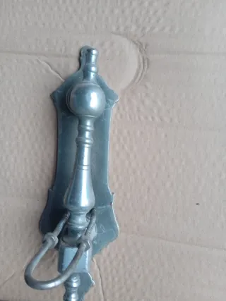 2 llamadores antiguos y 2 agarradores