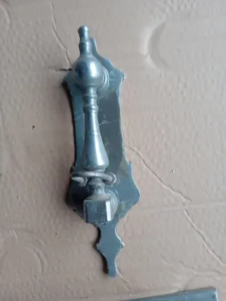 2 llamadores antiguos y 2 agarradores