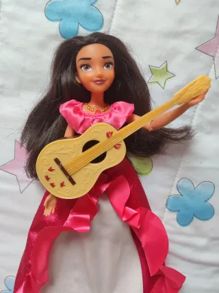 Muñeca Elena de Ávalor con Guitarra