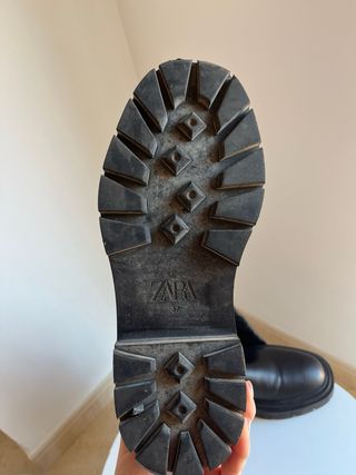 Botas altas negras por encima de la rodilla zara