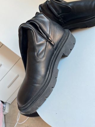 Botas altas negras por encima de la rodilla zara