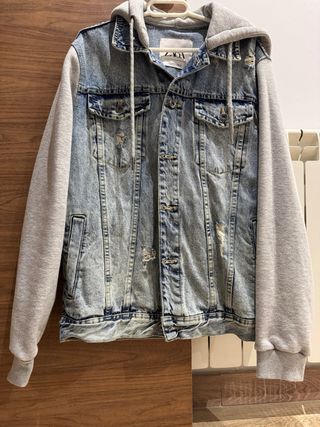 Chaqueta vaquera Zara con capucha gris
