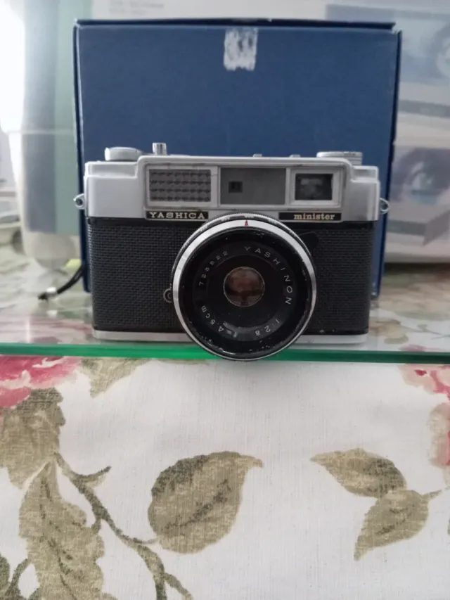 Cámara Yashica Minister Plata y Negra