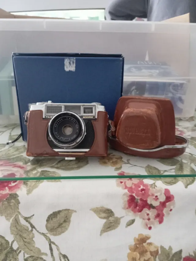 Cámara Yashica Minister Plata y Negra