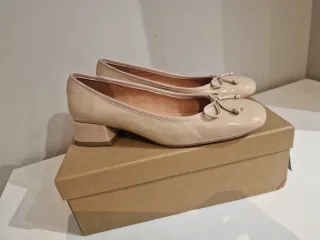 Manoletinas beige tacón bajo talla 39