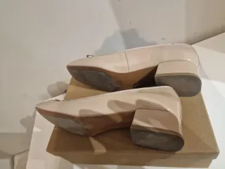 Manoletinas beige tacón bajo talla 39