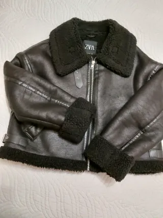 Cazadora Zara efecto piel forrada
