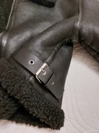 Cazadora Zara efecto piel forrada