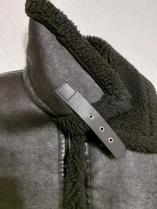 Cazadora Zara efecto piel forrada