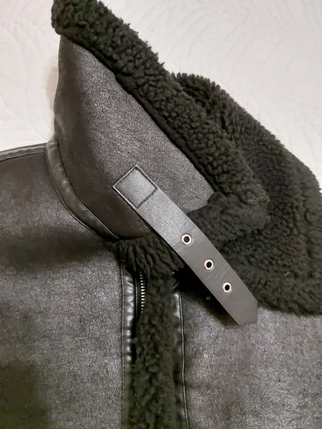 Cazadora Zara efecto piel forrada