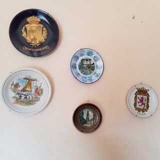 Plato decorativo azul y dorado