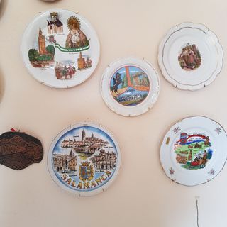 Plato decorativo azul y dorado