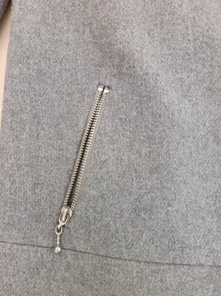 Abrigo gris ONLY cremallera