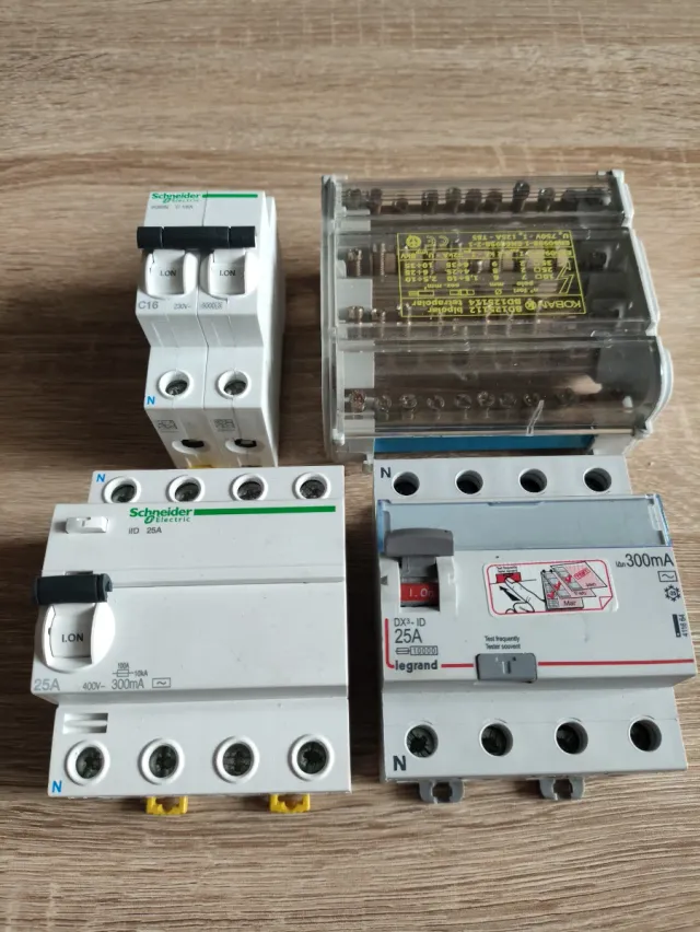 Lote 4 Interruptores Automáticos