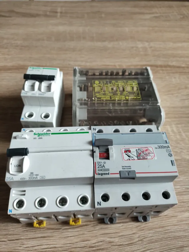 Lote 4 Interruptores Automáticos