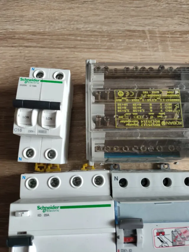 Lote 4 Interruptores Automáticos