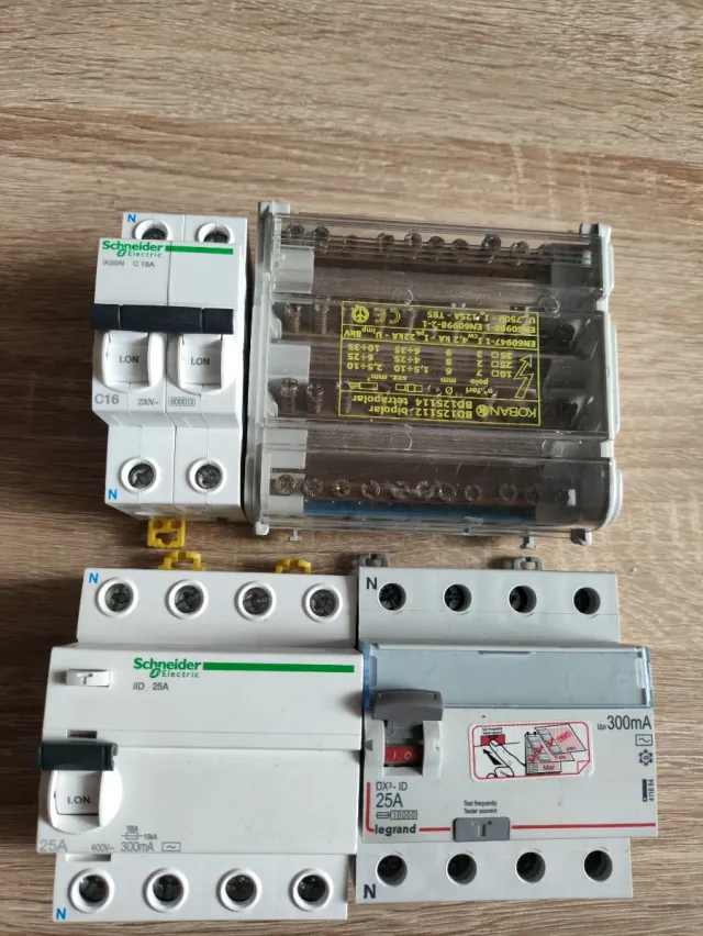 Lote 4 Interruptores Automáticos