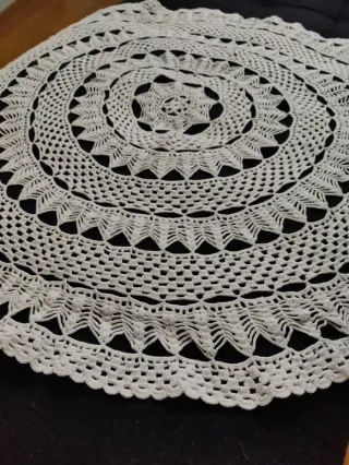 Mantel redondo crochet  y blanco