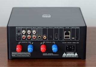 Amplificador NAD C700 Negro