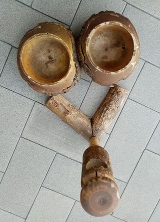 Ciotole in legno e schiaccianoci