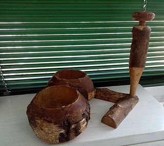 Ciotole in legno e schiaccianoci