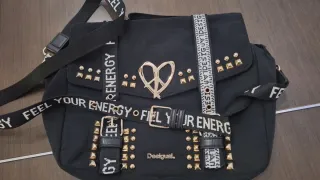 Bolso Desigual Negro con Tachuelas y Corazón