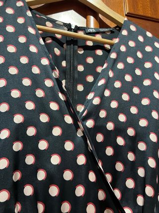 Mono Zara lunares negro y rosa