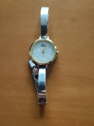 Reloj Lotus Dorado y Plateado