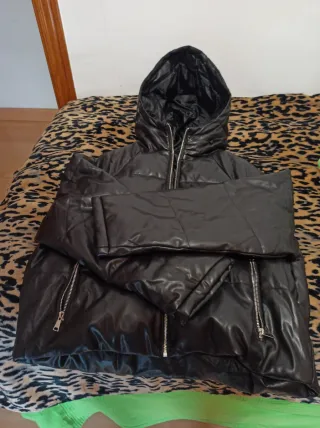 Abrigo acolchado negro mujer