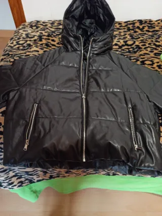 Abrigo acolchado negro mujer