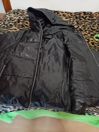 Abrigo acolchado negro mujer