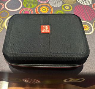 Estuche Negro/Rojo para Nintendo Switch